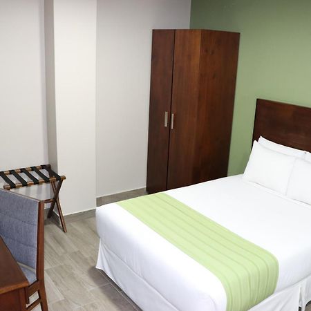 Hotel San Agustin Plaza Latacunga Kültér fotó