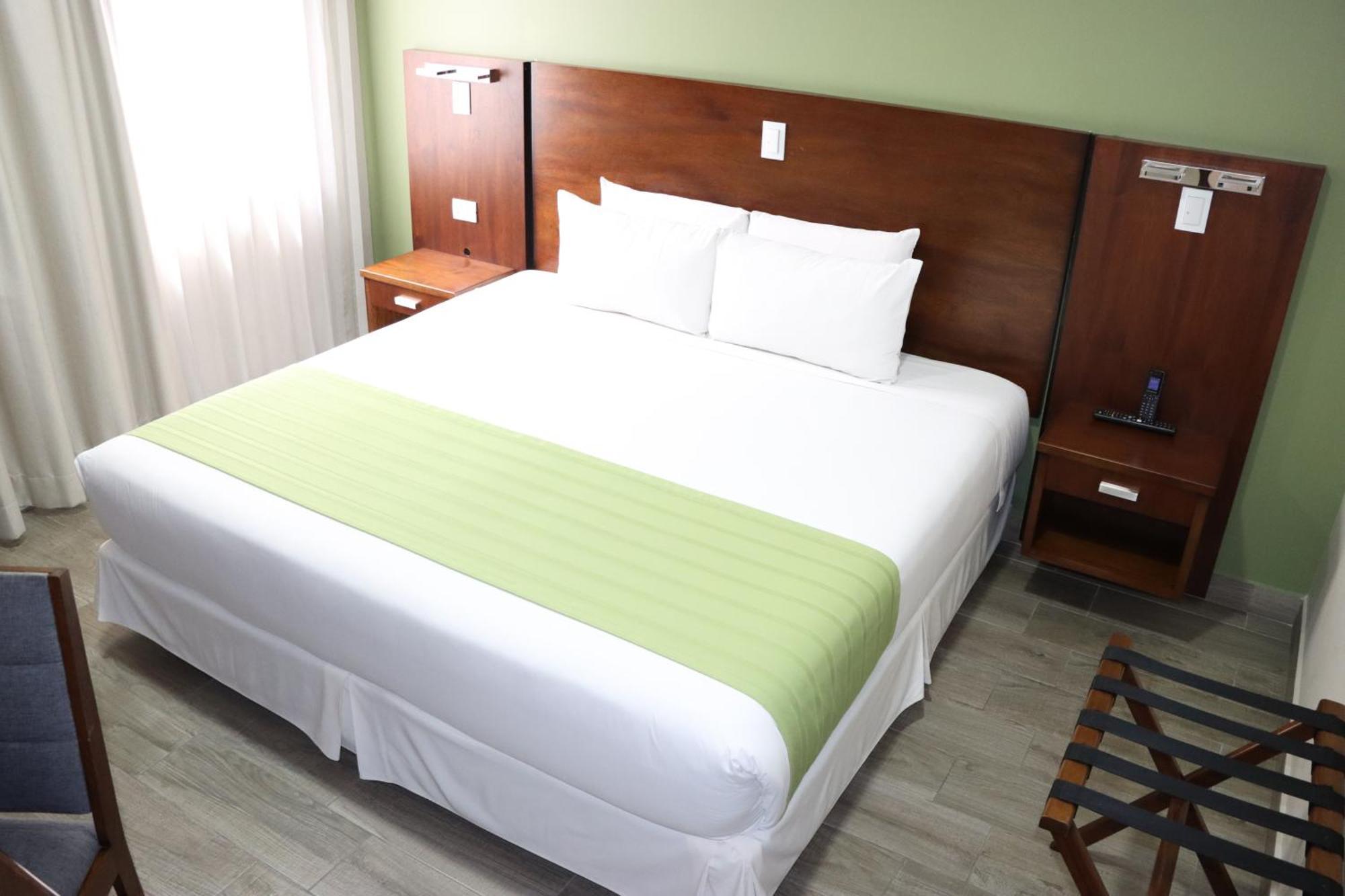 Hotel San Agustin Plaza Latacunga Kültér fotó