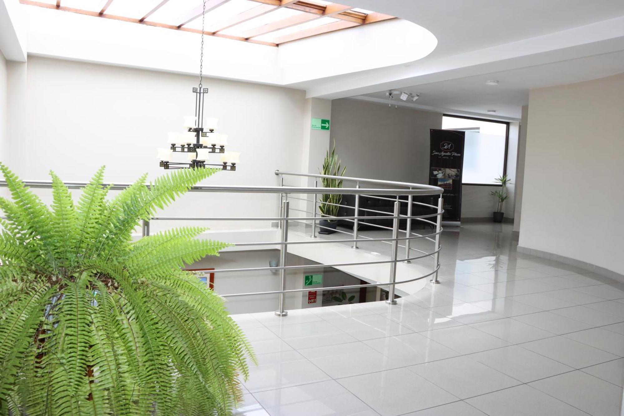Hotel San Agustin Plaza Latacunga Kültér fotó