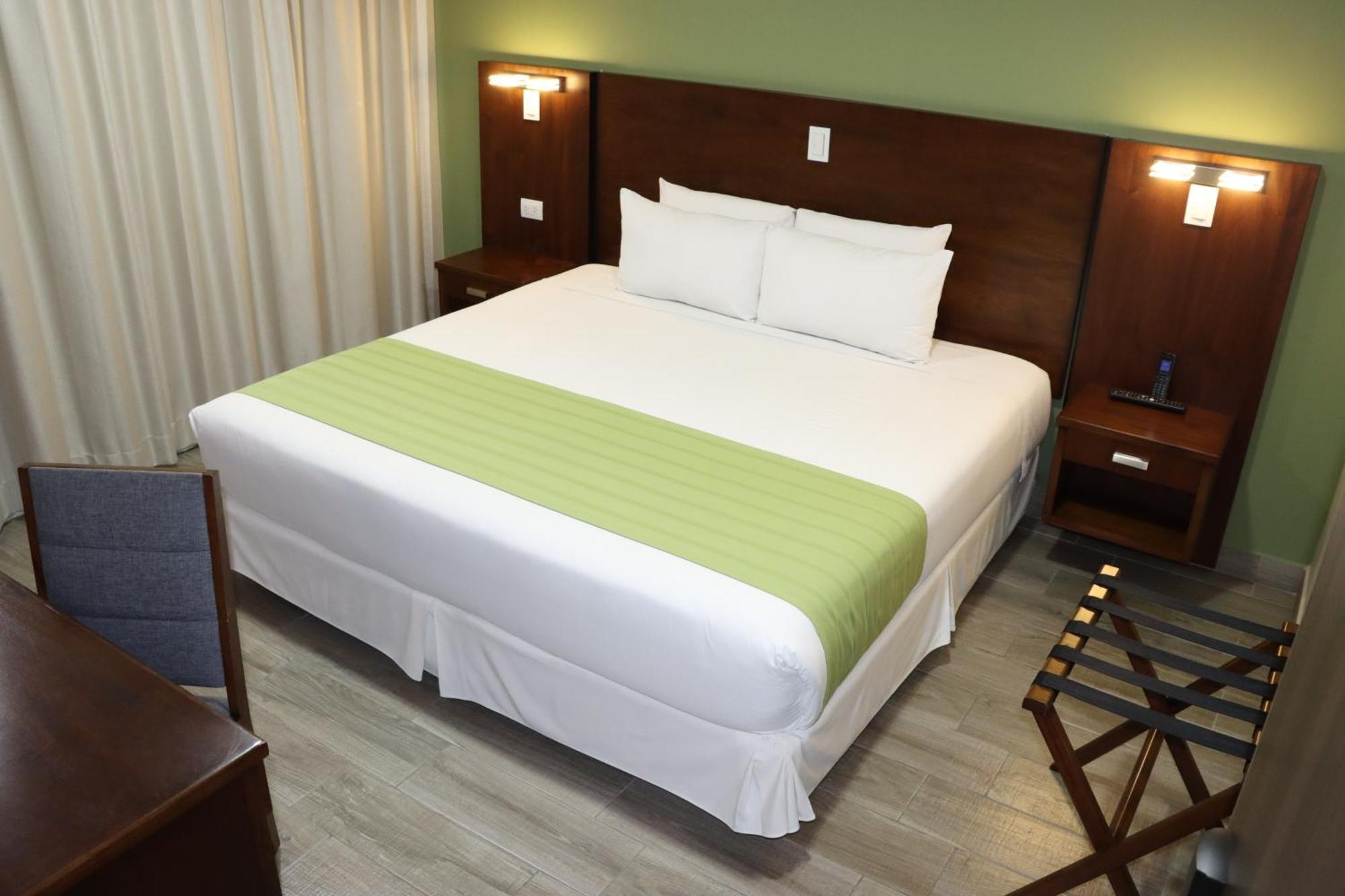 Hotel San Agustin Plaza Latacunga Kültér fotó