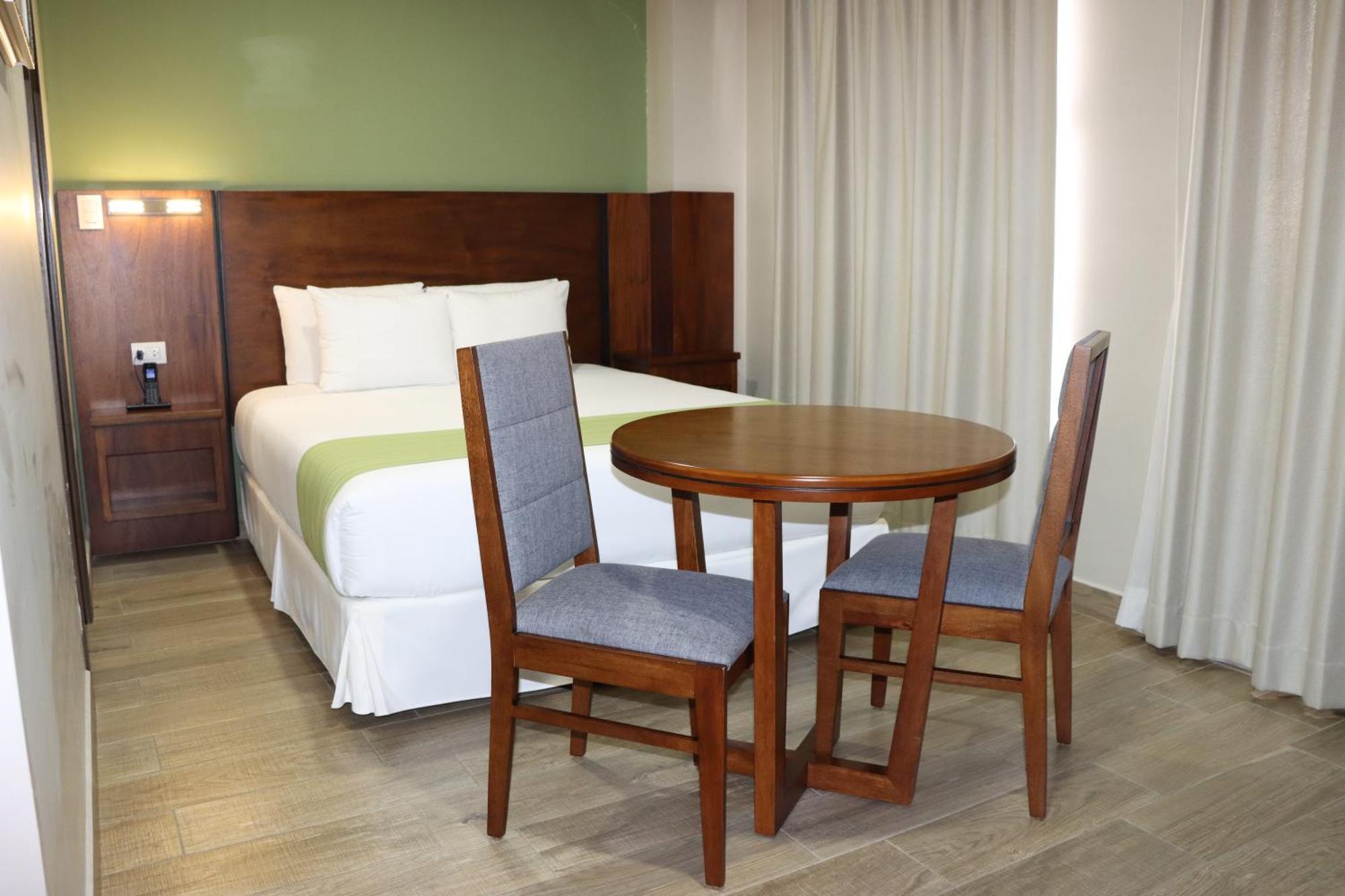 Hotel San Agustin Plaza Latacunga Kültér fotó