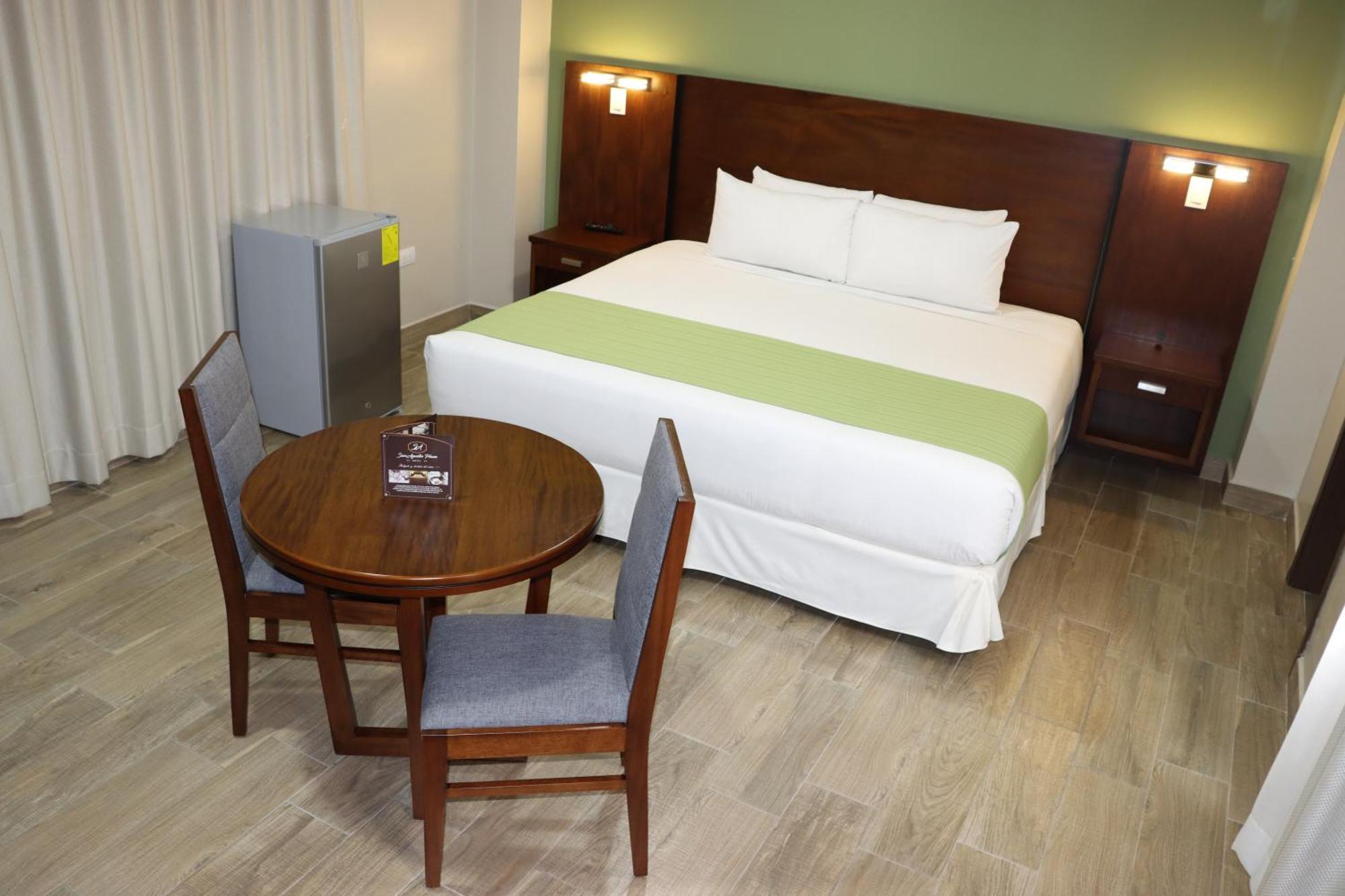 Hotel San Agustin Plaza Latacunga Kültér fotó