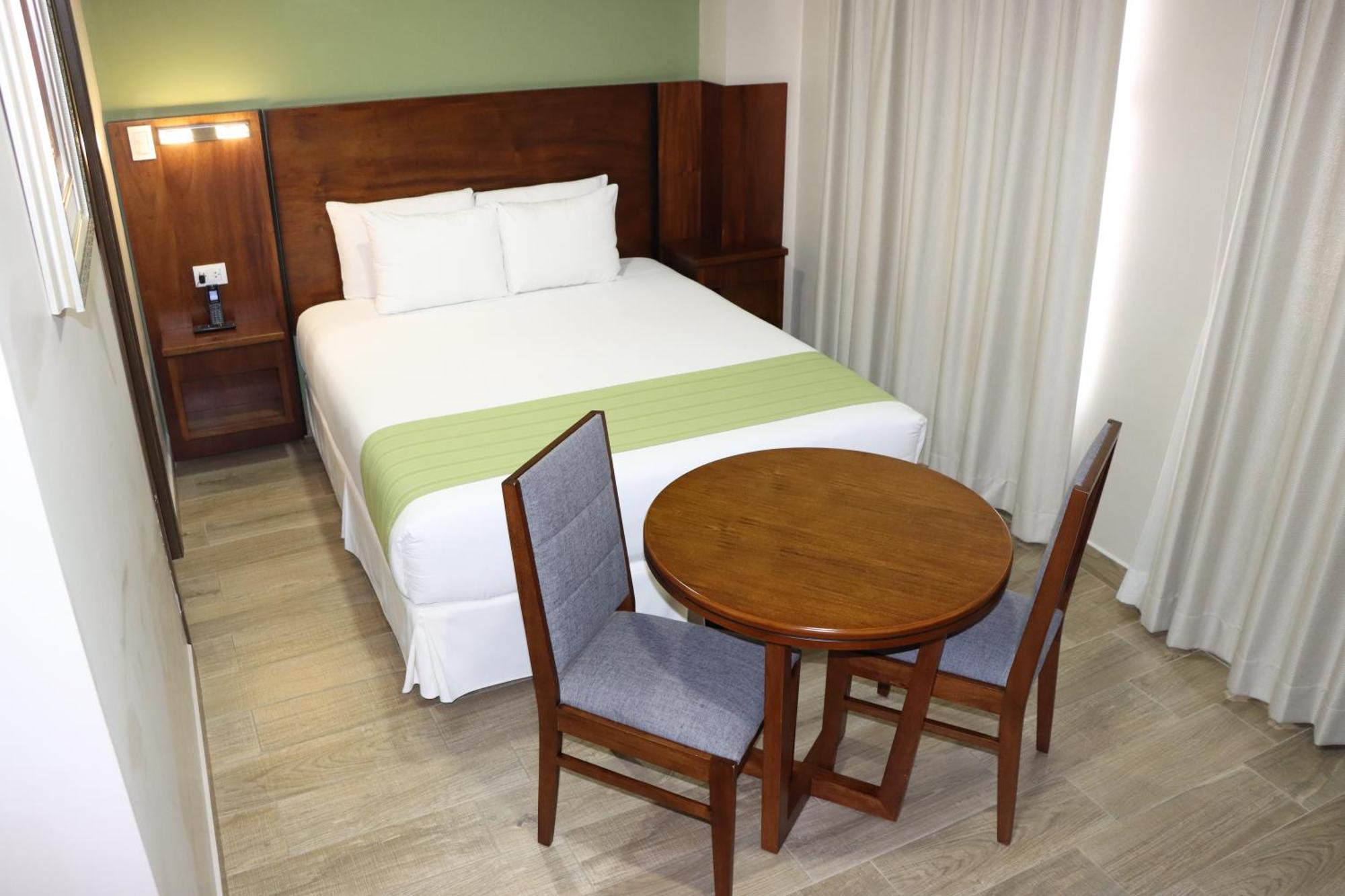 Hotel San Agustin Plaza Latacunga Kültér fotó