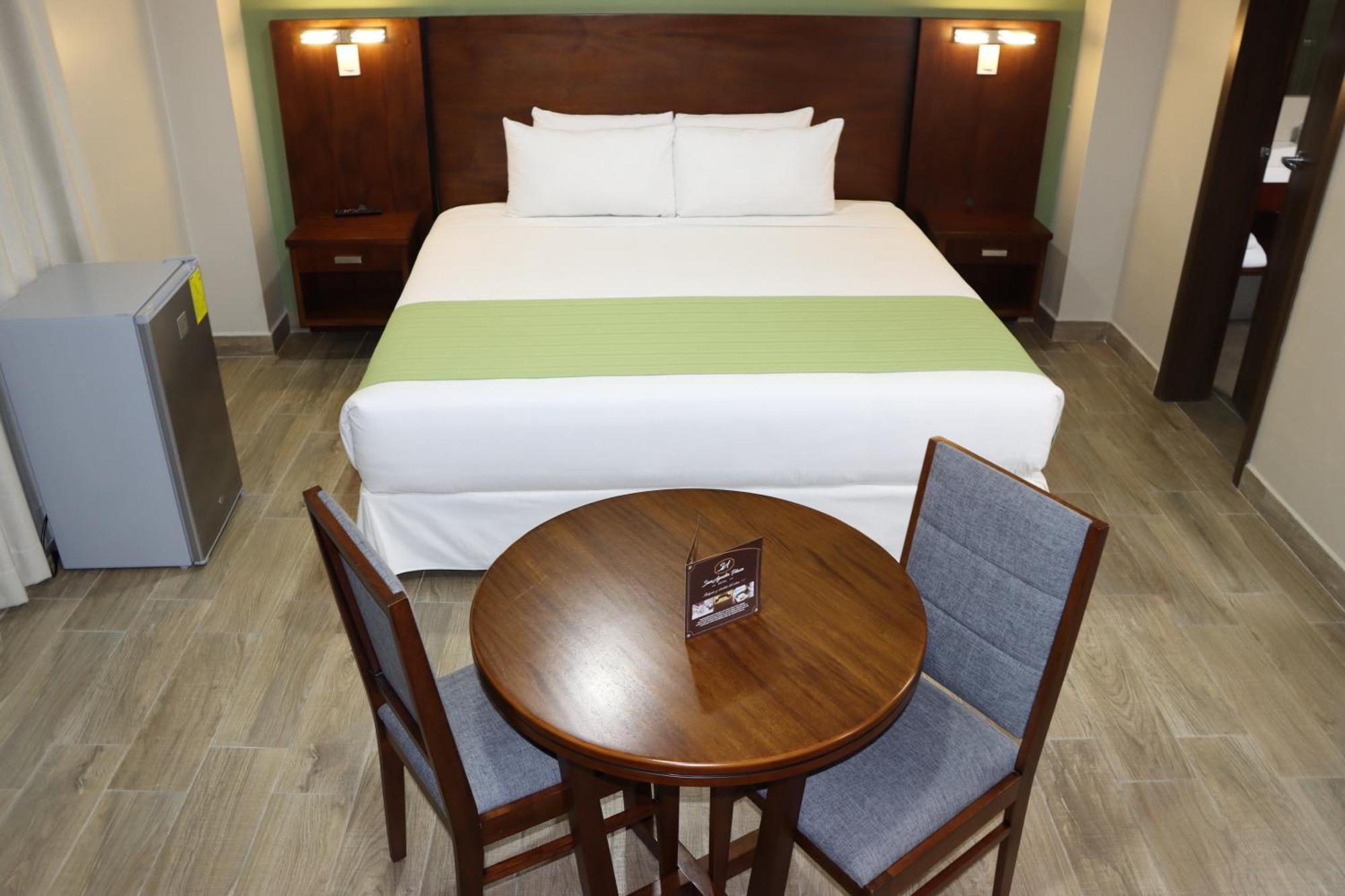 Hotel San Agustin Plaza Latacunga Kültér fotó