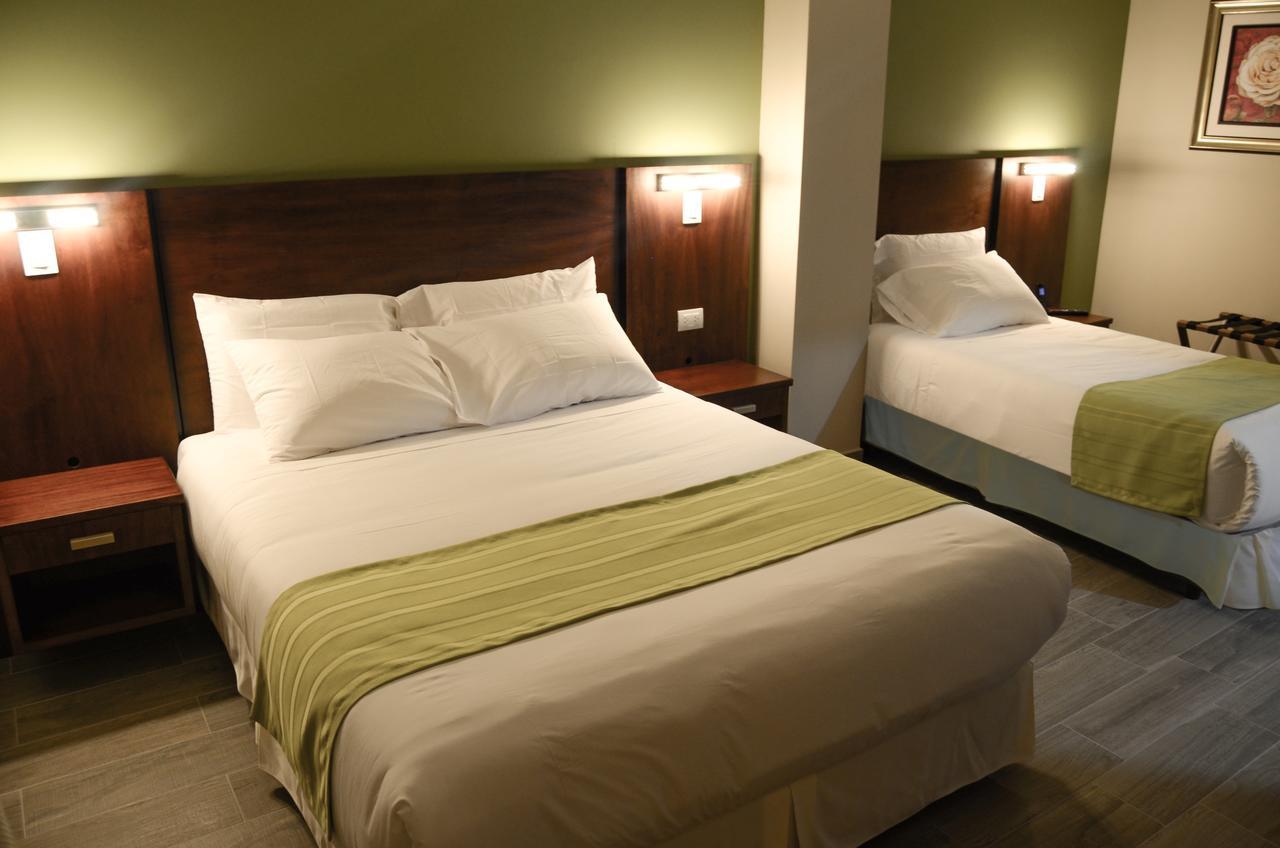 Hotel San Agustin Plaza Latacunga Kültér fotó
